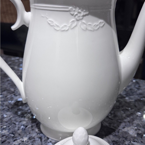 🫖 Vintage Elegant Villeroy and Boch Fiori White Porcelain Pot 🫖 - Picture 7 of 15